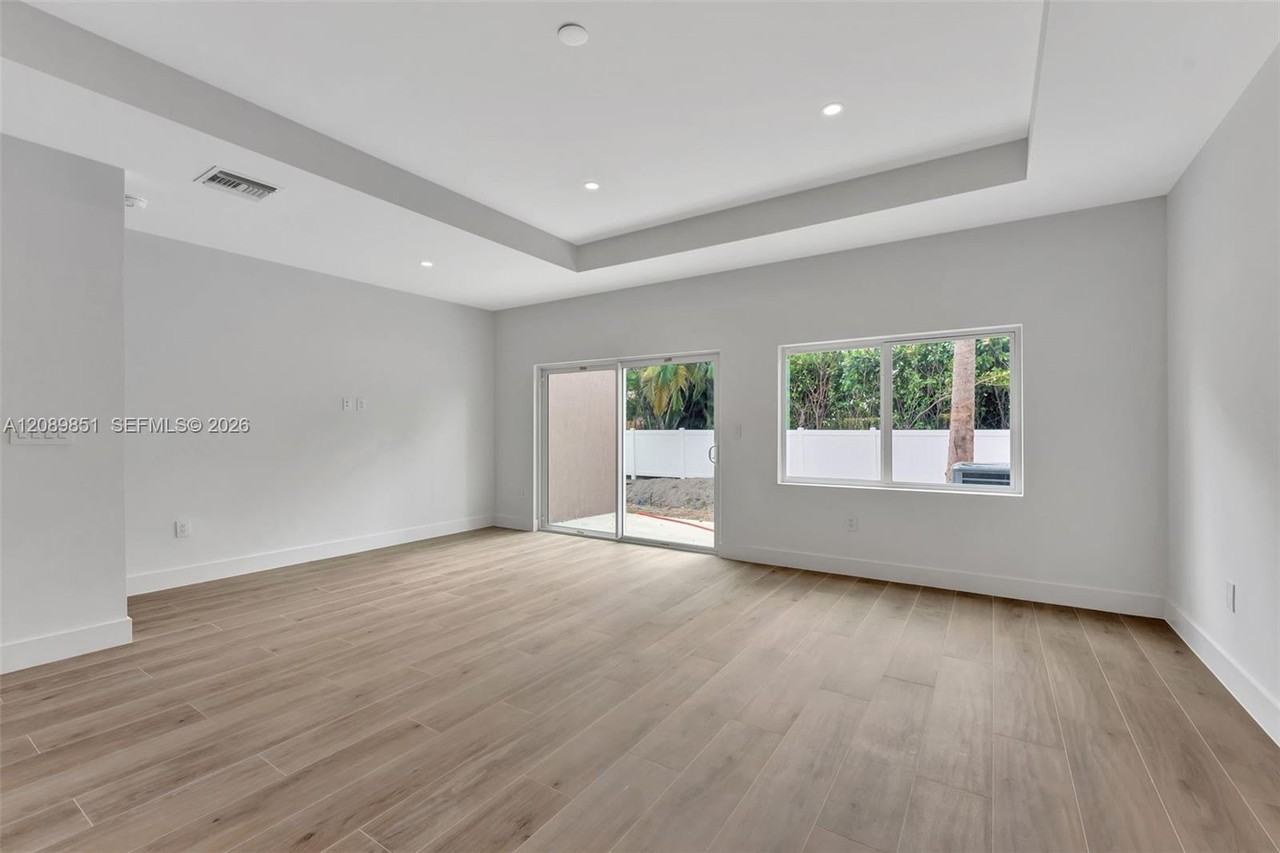 1533 Northwest 94th Way - Photo 3 of 8