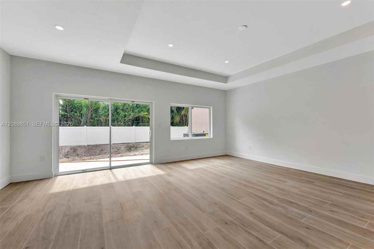1533 Northwest 94th Way - Photo 7 of 8
