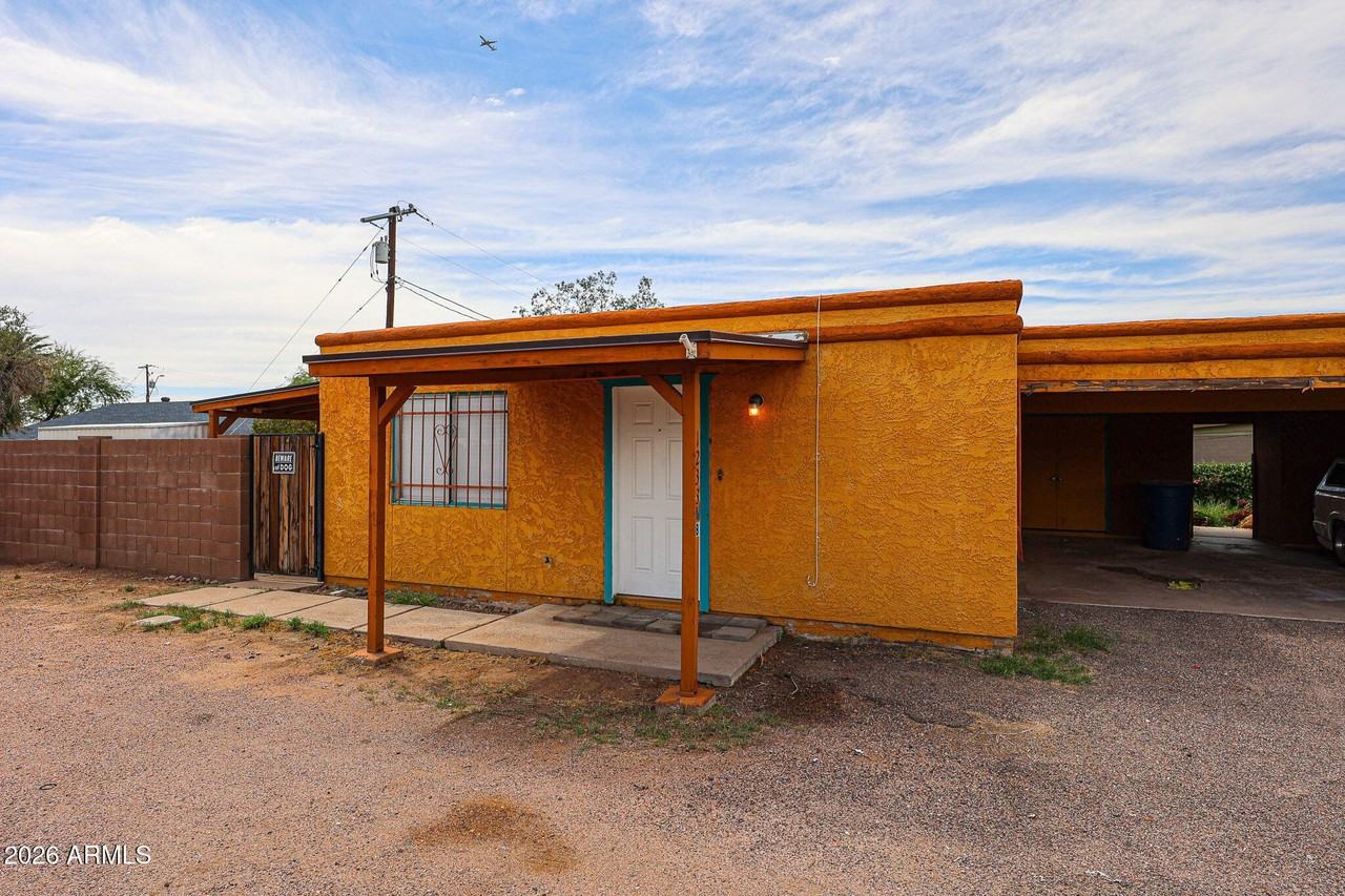 1233 E Henry St #B - Photo 3 of 29