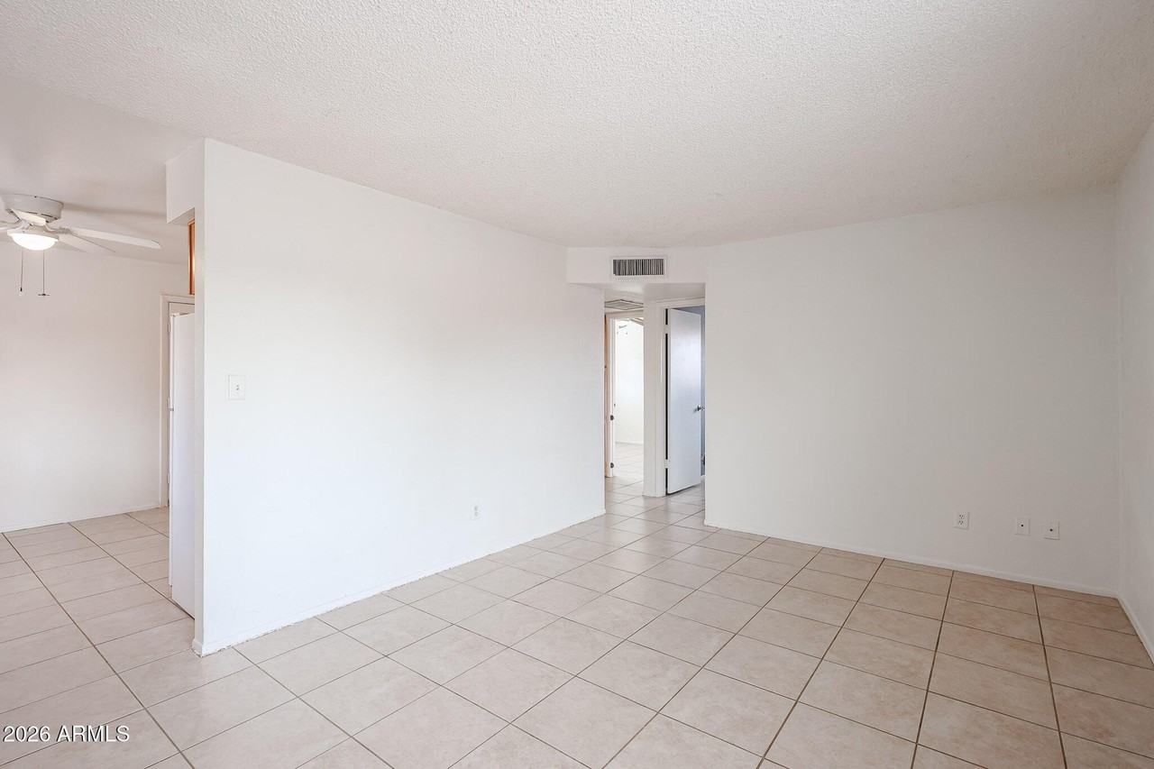 1233 E Henry St #B - Photo 4 of 29