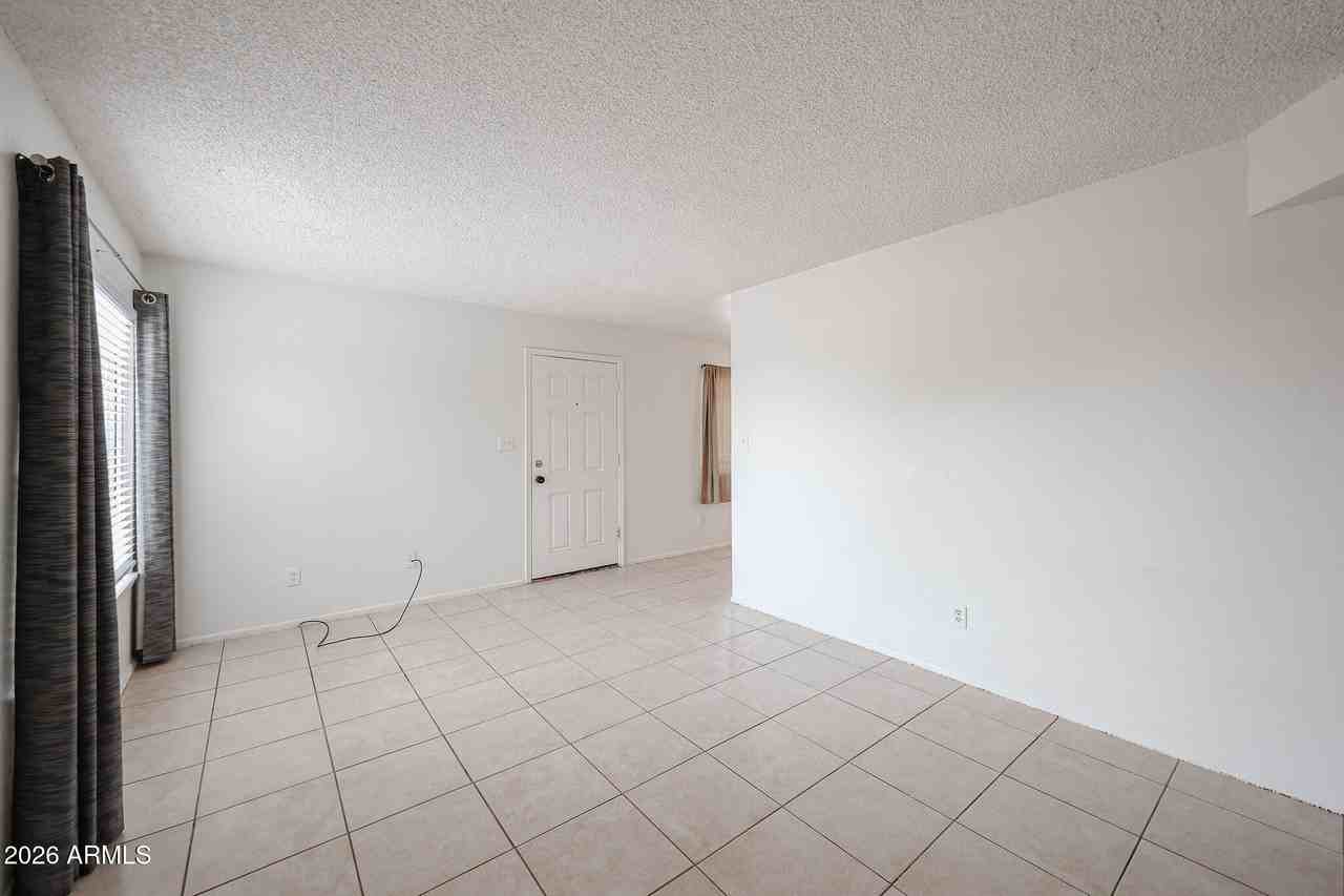 1233 E Henry St #B - Photo 5 of 29