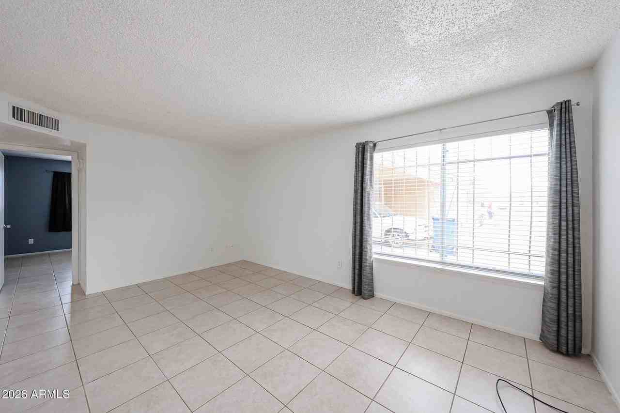 1233 E Henry St #B - Photo 6 of 29