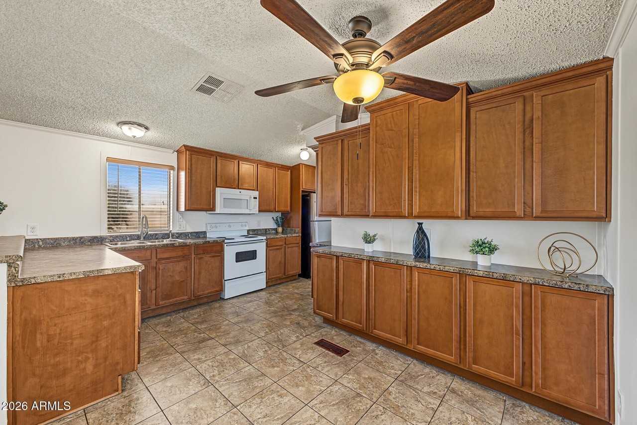 757 N Dapple Dr - Photo 5 of 26