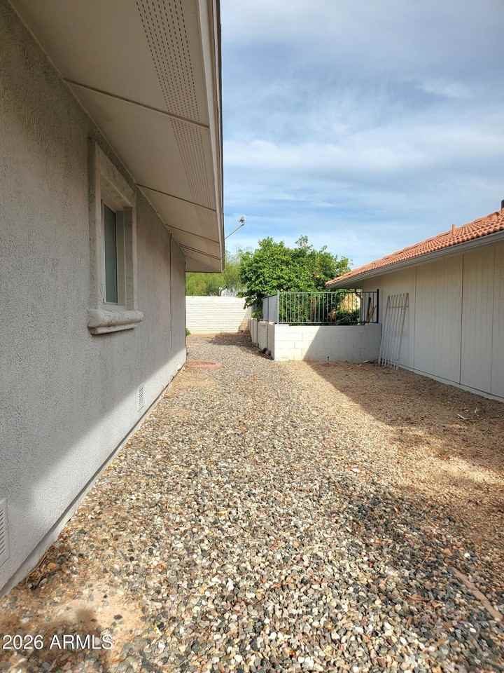 18019 N 132nd Ave - Photo 5 of 50