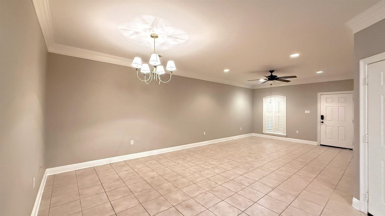 109 Ingleside Dr - Photo 2 of 9