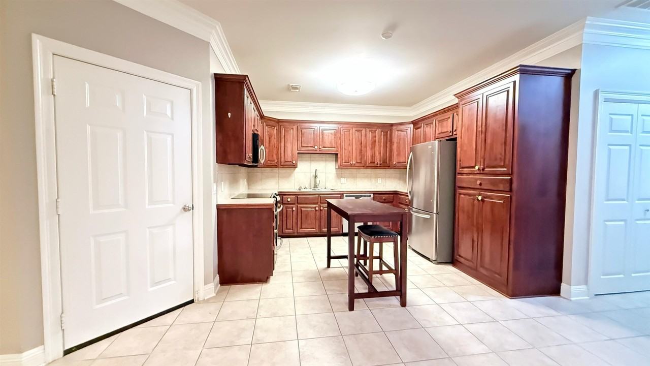 109 Ingleside Dr - Photo 3 of 9