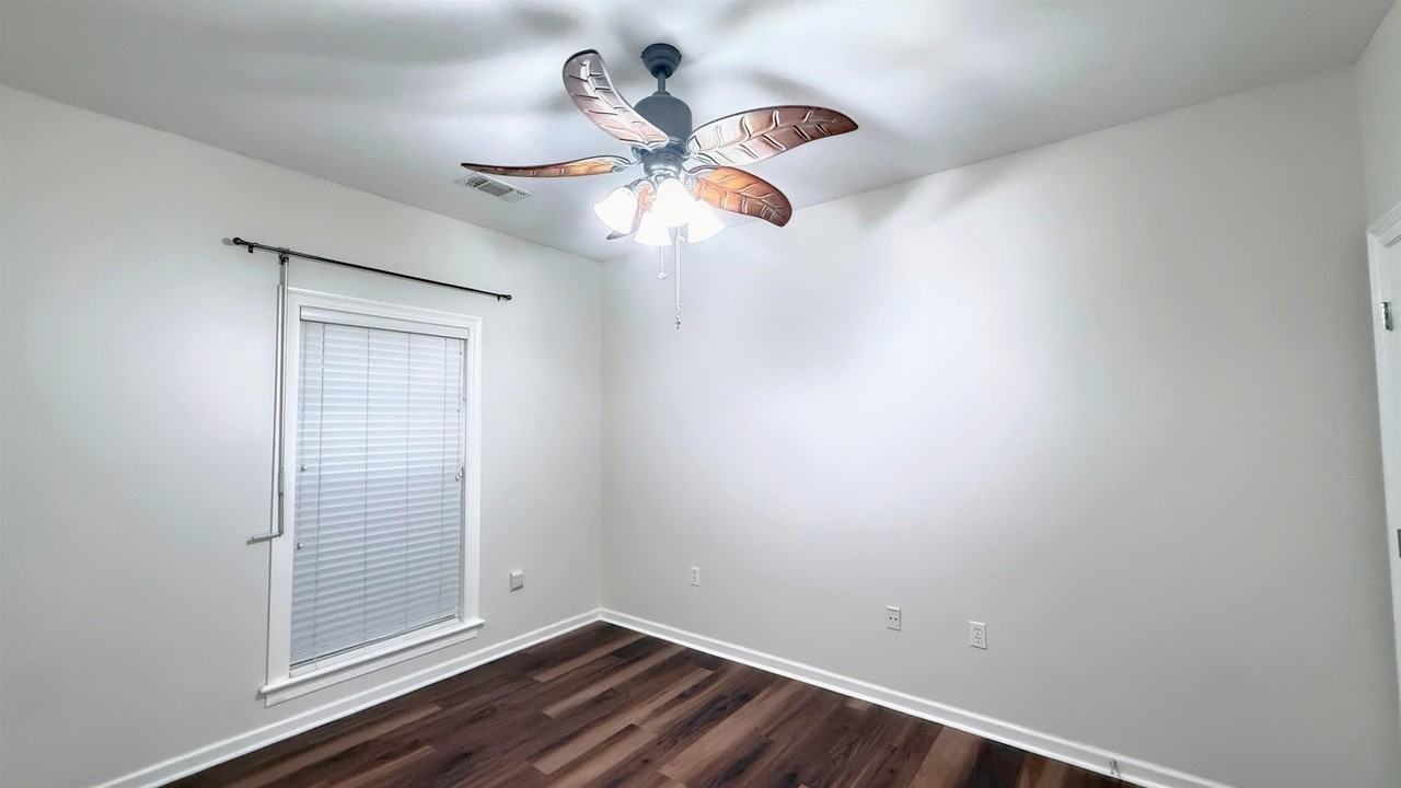 109 Ingleside Dr - Photo 4 of 9