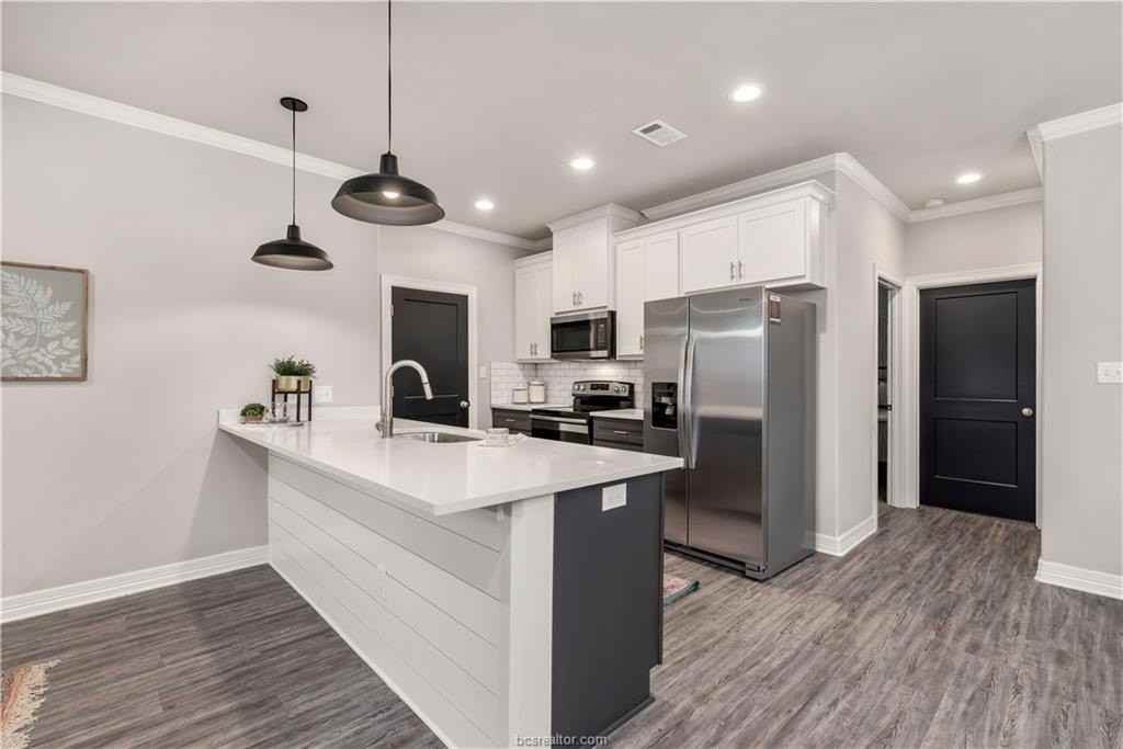 508 Aurora Ct - Photo 6 of 17