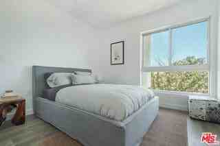 1433 14th St #18 - Photo 4 of 6