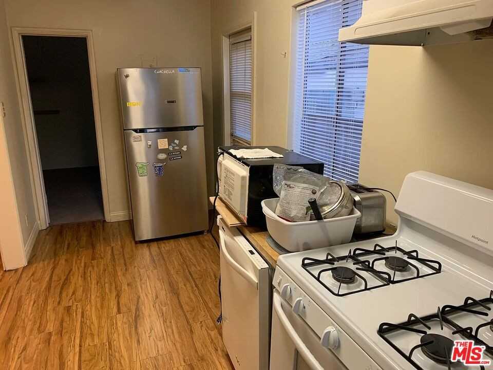 3866 Bentley Ave #B - Photo 4 of 6