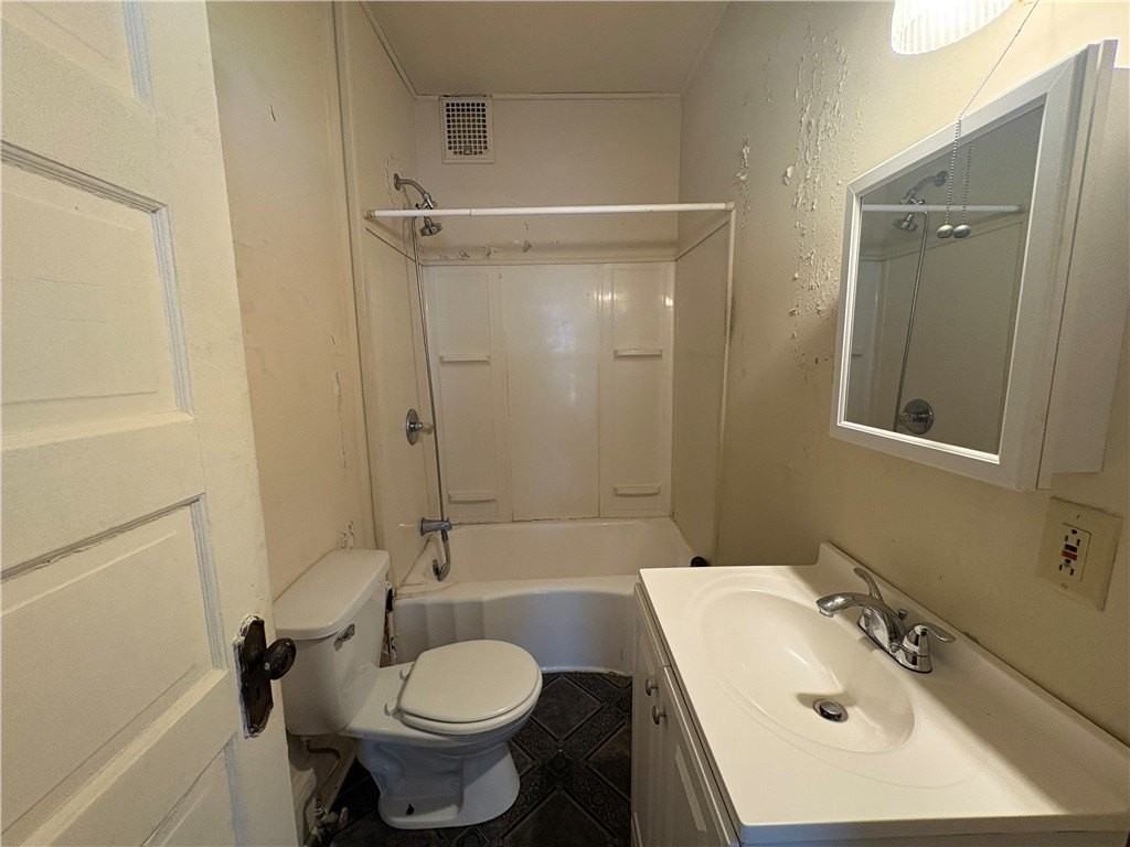 37 Grand St - Photo 7 of 9