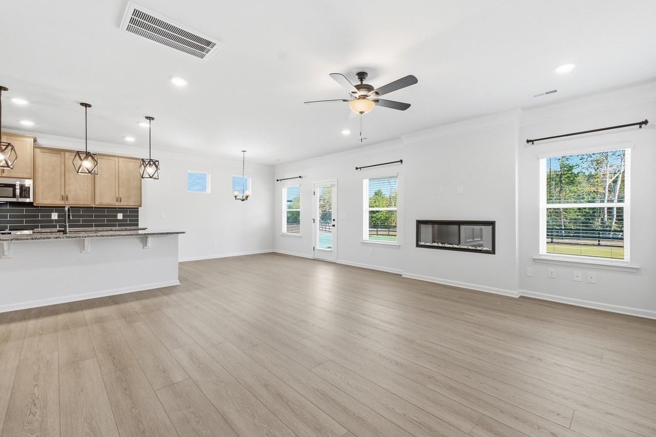 11029 Valmont Way - Photo 4 of 44