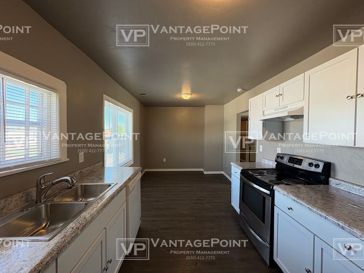 622 E Walnut St #622 - Photo 3 of 20