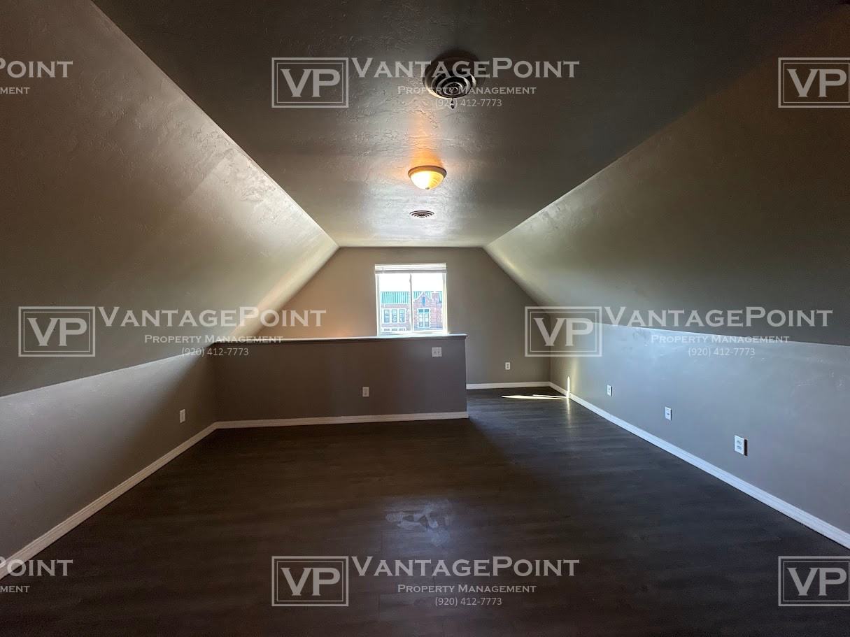 622 E Walnut St #622 - Photo 5 of 20