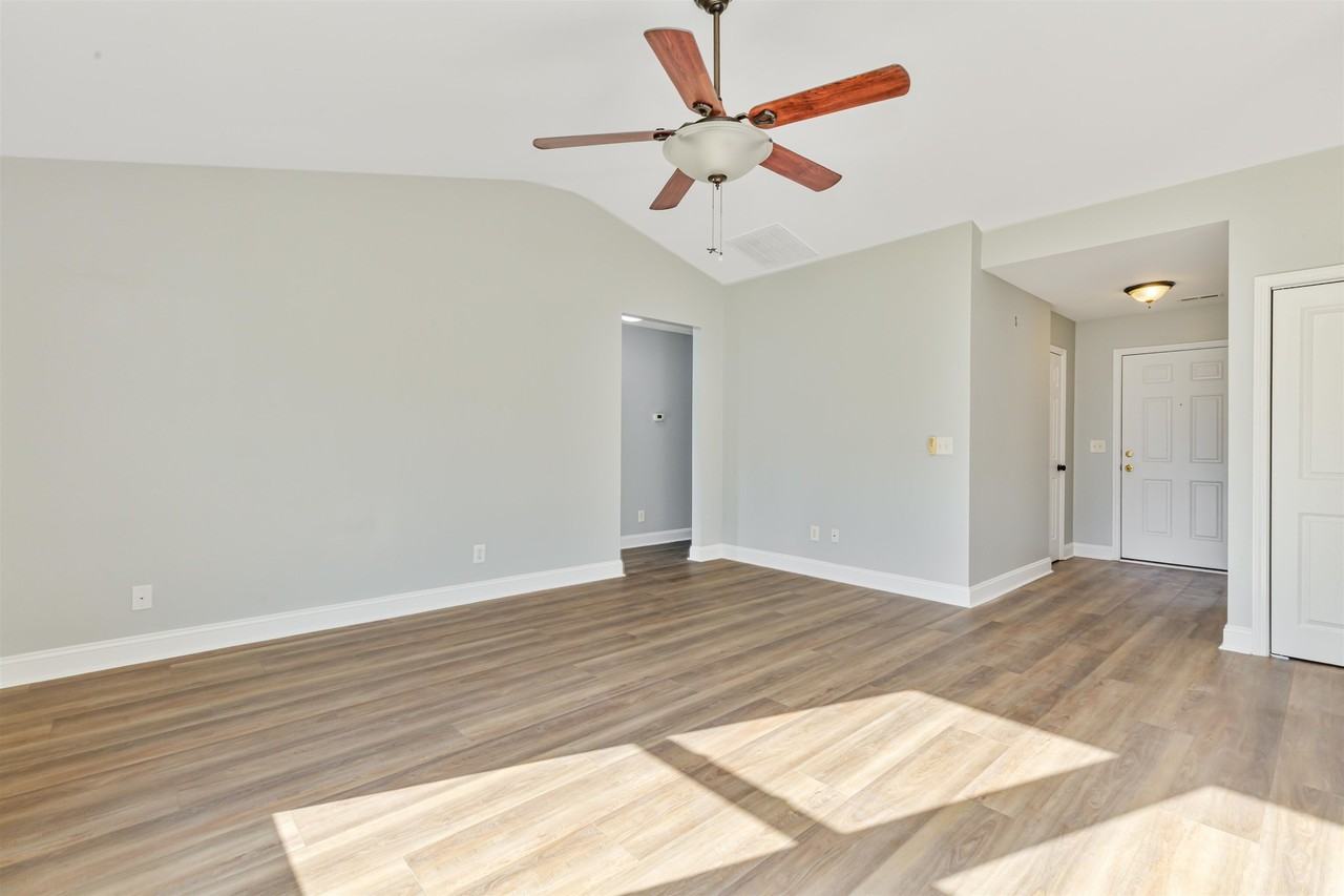 4008 Scarlet Oak Ct - Photo 7 of 38