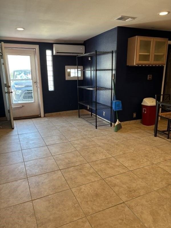 243 S Commercial St - Photo 4 of 12