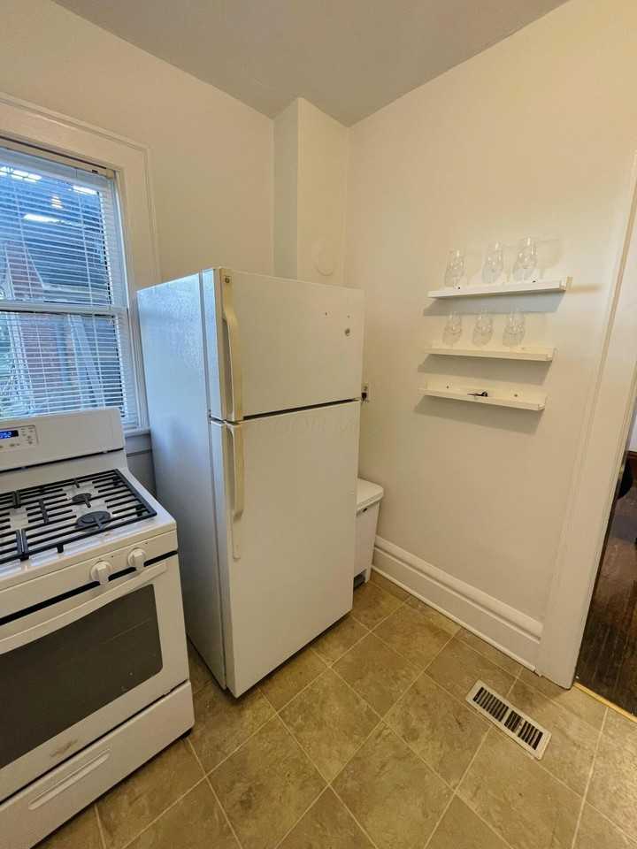 876 Dennison Ave - Photo 7 of 9