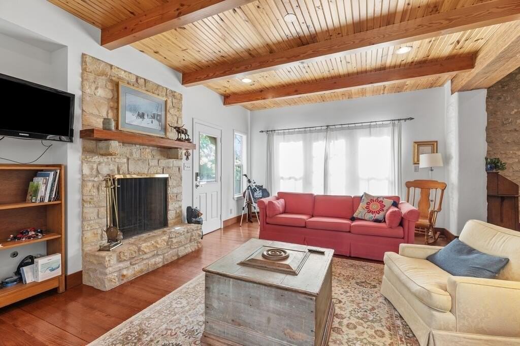 504 W Austin St - Photo 3 of 30