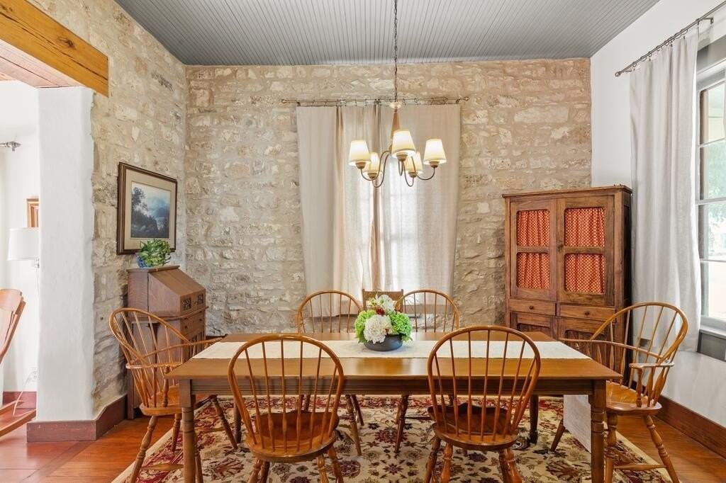 504 W Austin St - Photo 4 of 30