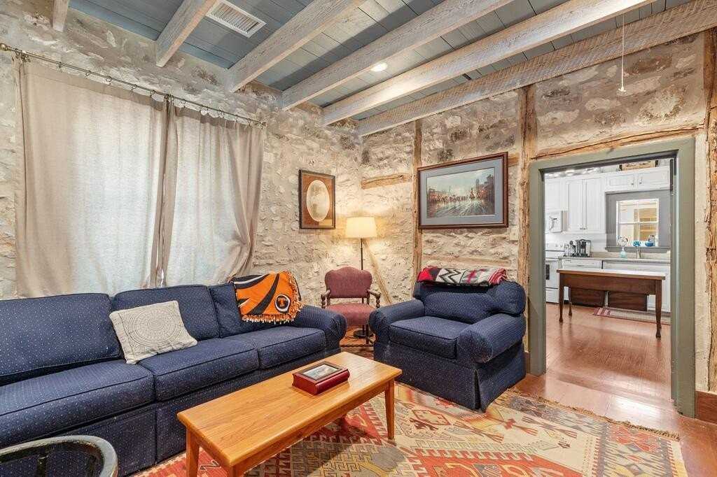 504 W Austin St - Photo 7 of 30
