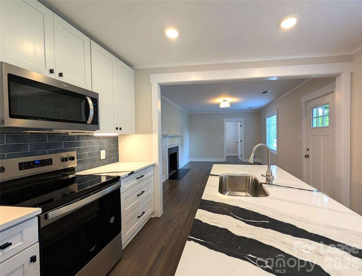 2445 Morton St - Photo 4 of 20