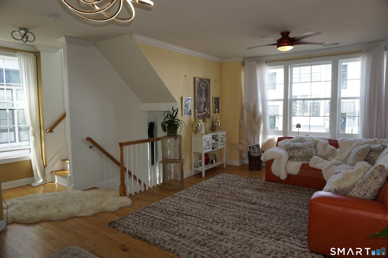 127 Brentwood Cir #127 - Photo 2 of 23