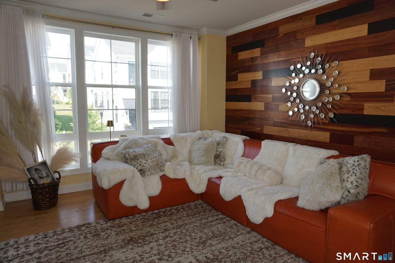 127 Brentwood Cir #127 - Photo 3 of 23