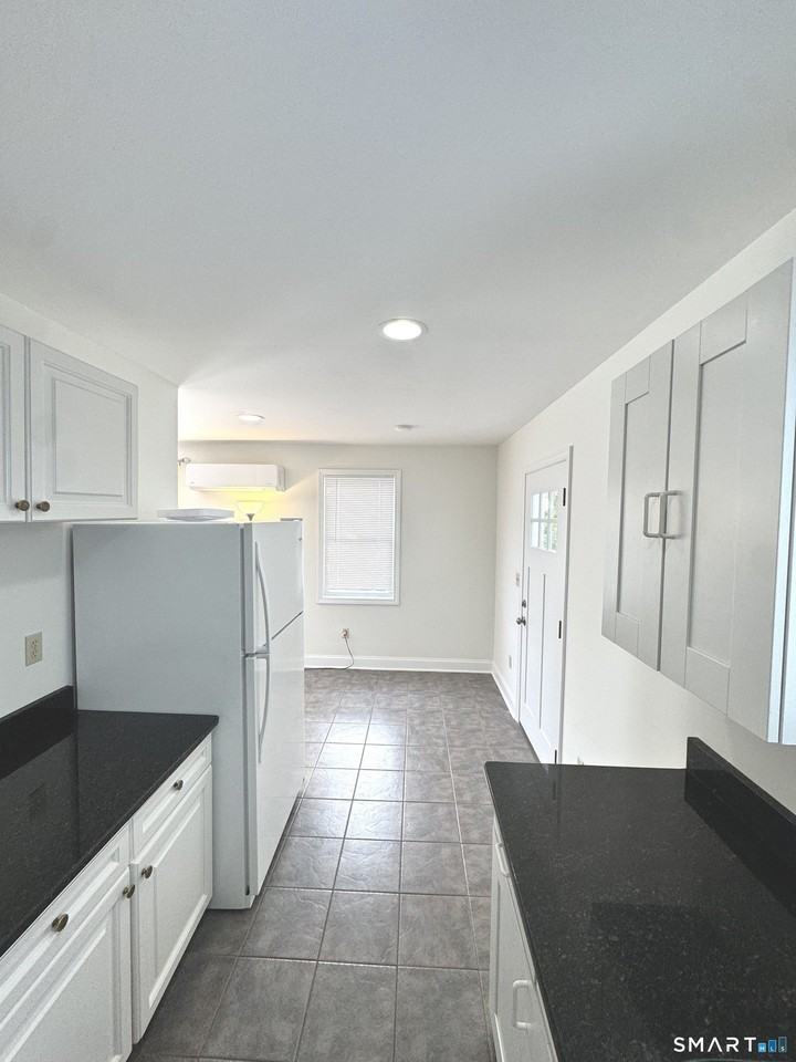 93 New Canaan Ave #1A - Photo 3 of 15