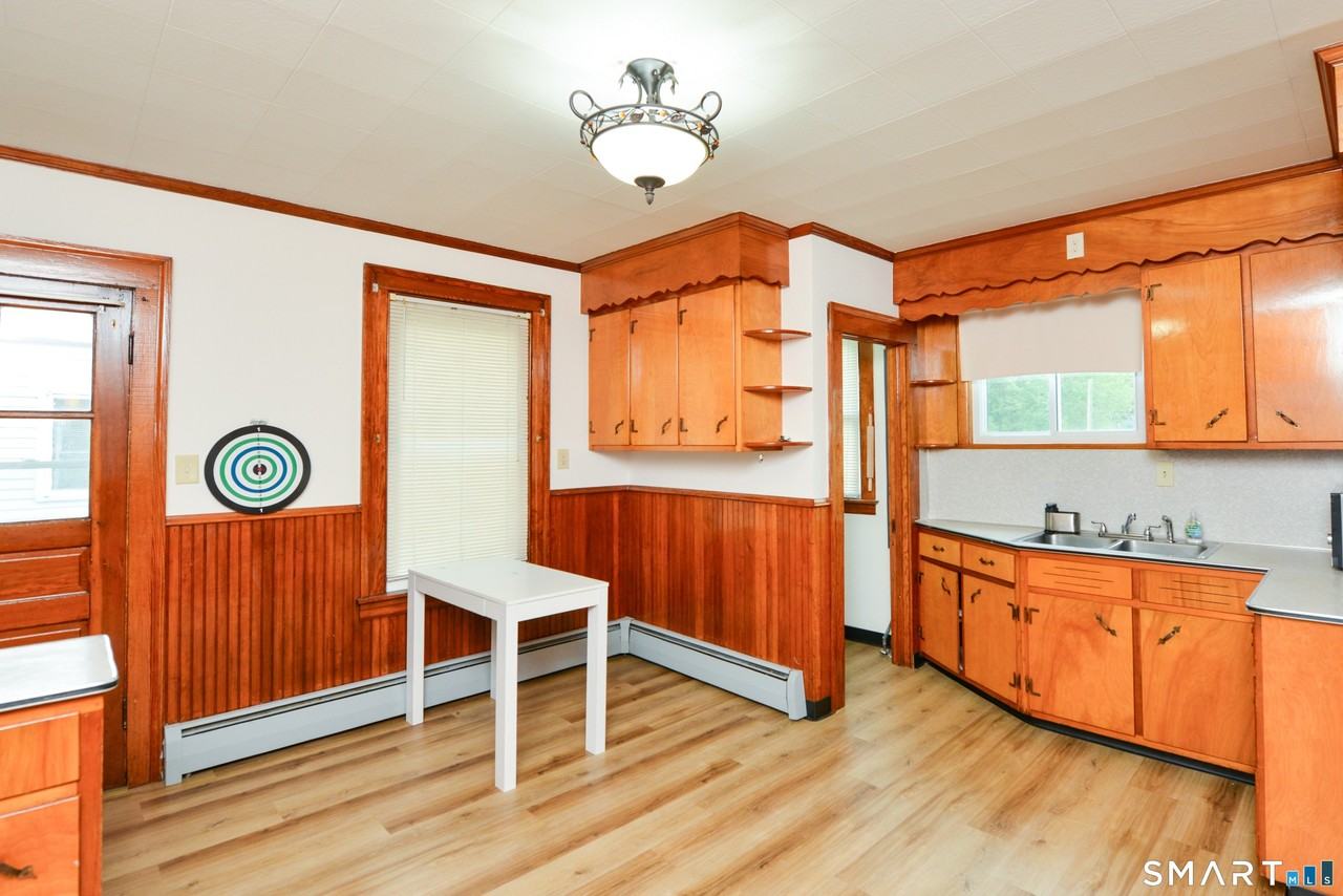 33 Zipp Ave - Photo 5 of 24