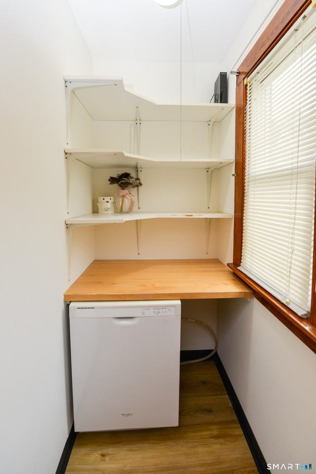 33 Zipp Ave - Photo 7 of 24