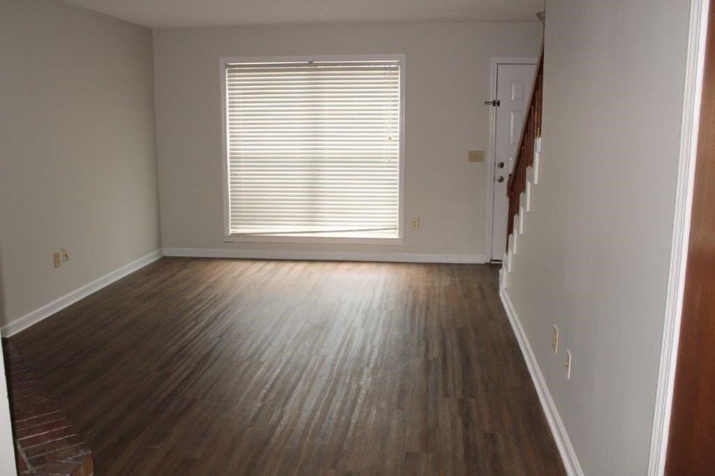 107 Woodleigh Rd Apt 4 - Photo 3 of 8