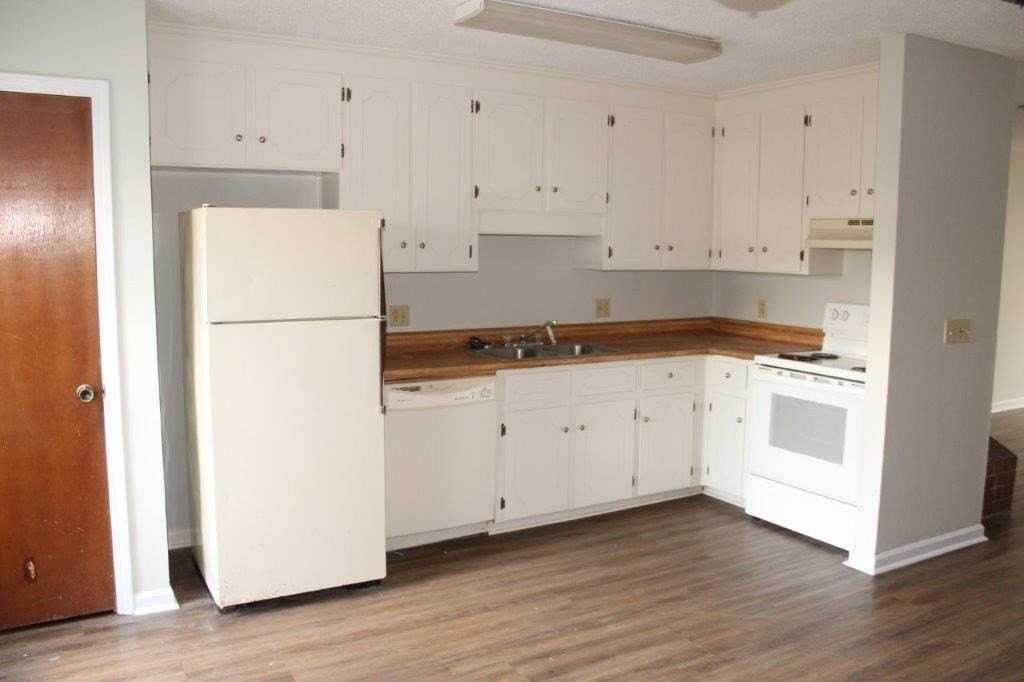 107 Woodleigh Rd Apt 4 - Photo 4 of 8