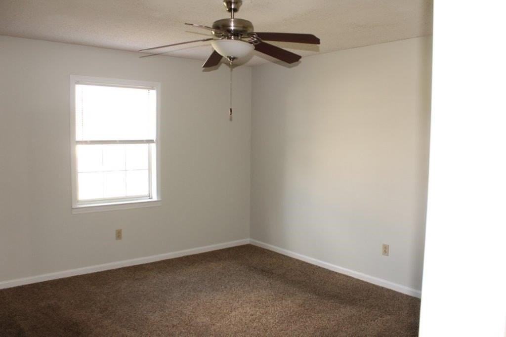 107 Woodleigh Rd Apt 4 - Photo 5 of 8