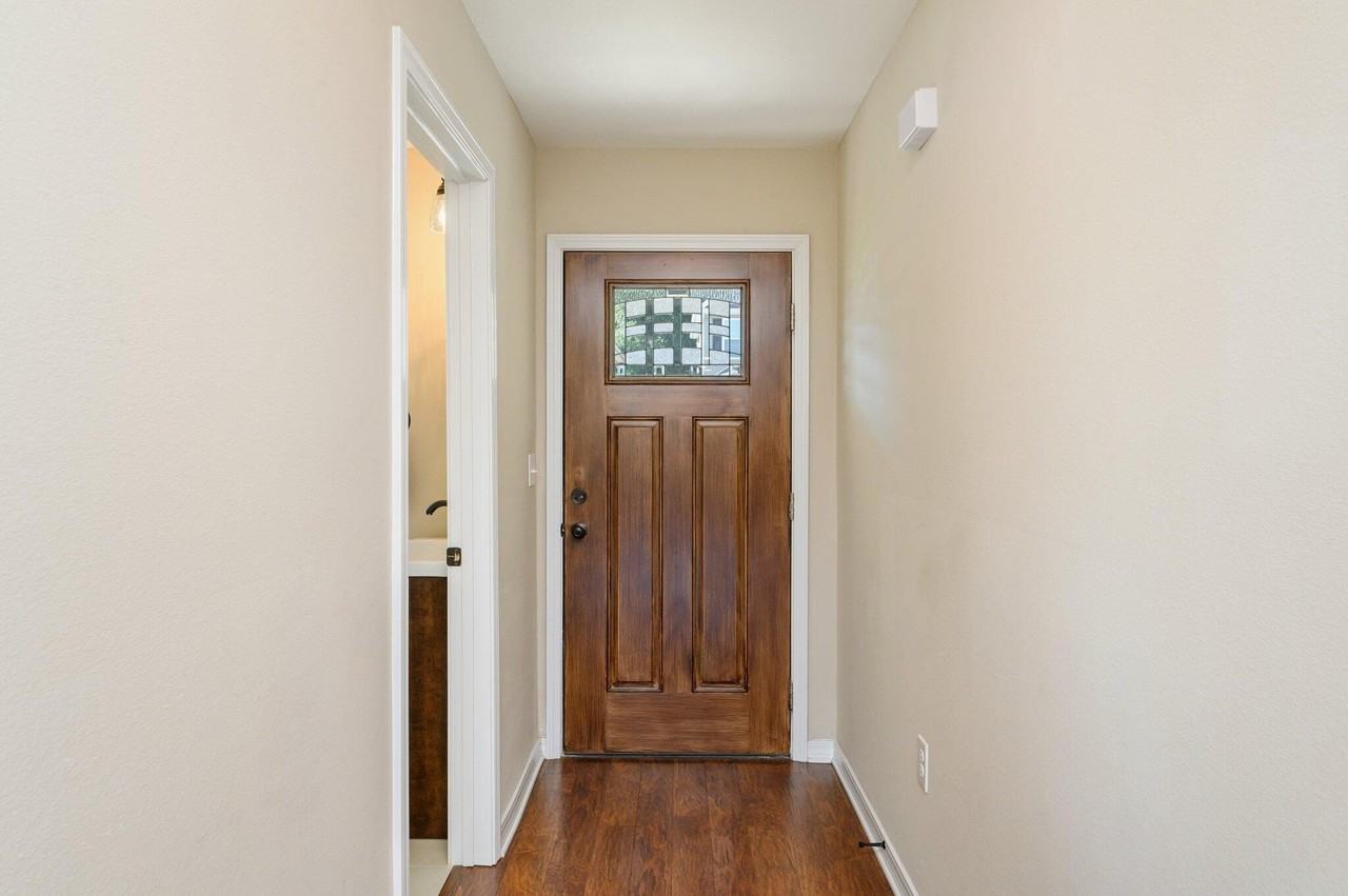 198 Wainwright Dr - Photo 4 of 35