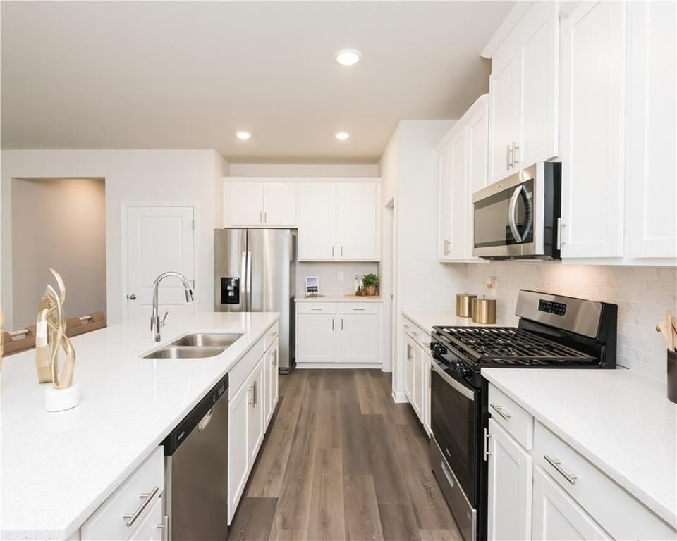2253 Martin Spring Bnd - Photo 4 of 39