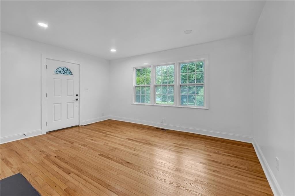1803 S Gordon St Sw - Photo 4 of 23