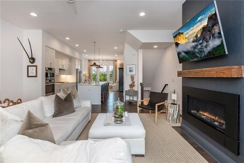 1038 Culpepper St Nw - Photo 3 of 50