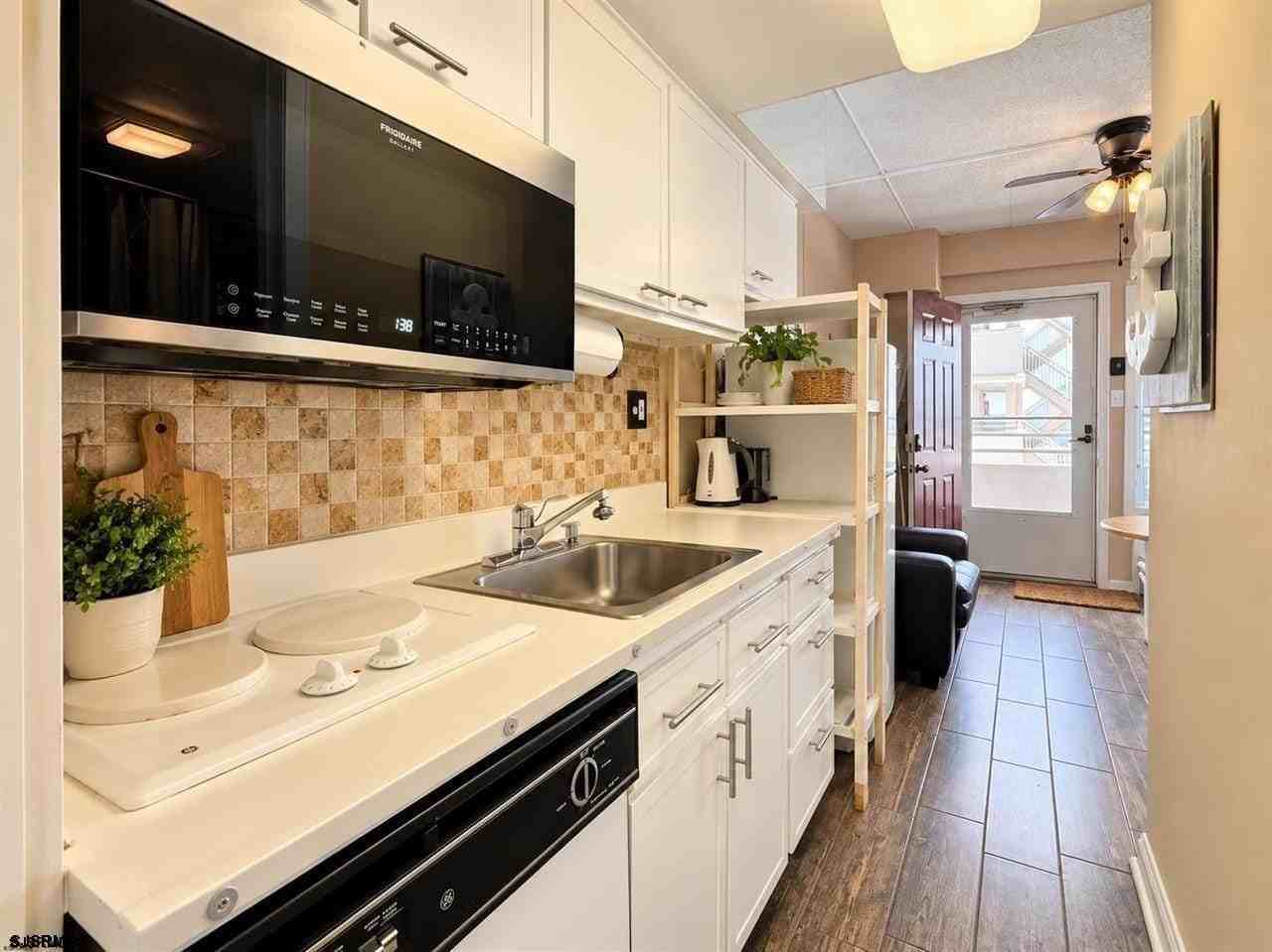 5300 Boardwalk - Photo 7 of 13