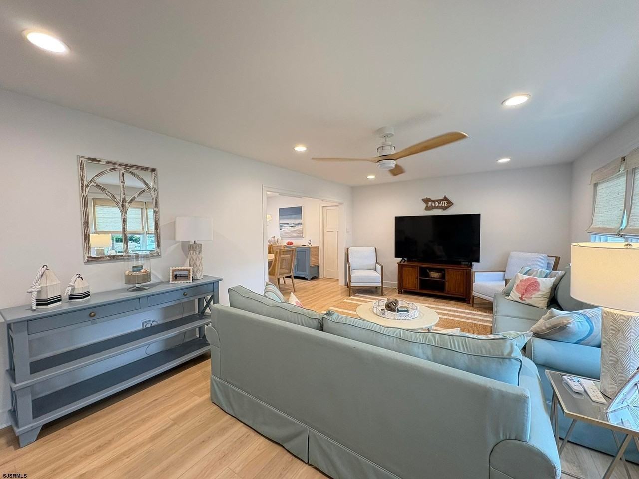 111 N Kenyon Ave - Photo 4 of 24