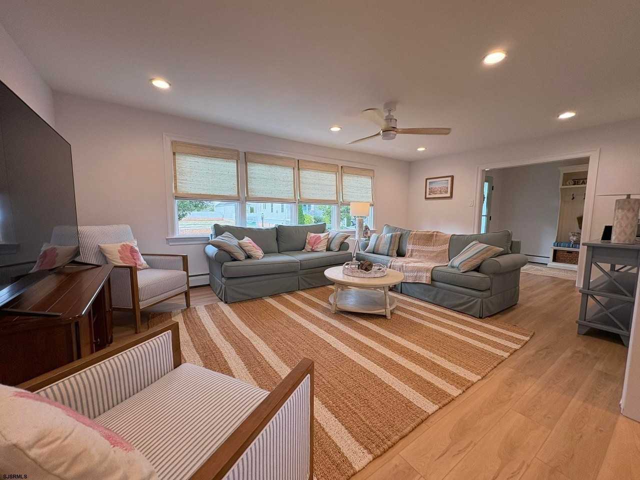 111 N Kenyon Ave - Photo 5 of 24