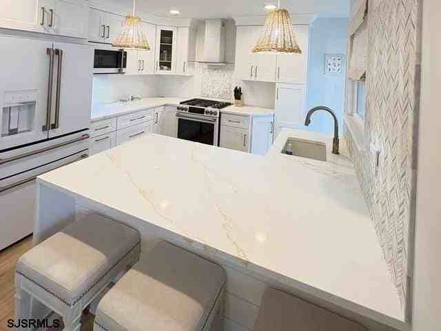 111 N Kenyon Ave - Photo 6 of 24