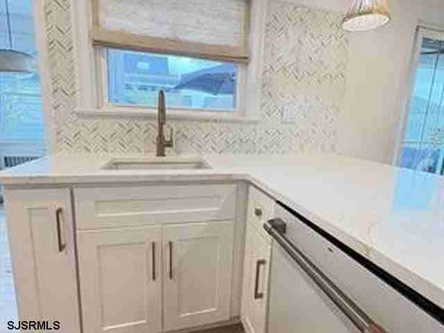111 N Kenyon Ave - Photo 7 of 24