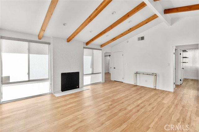 1329 N Maple St - Photo 4 of 8