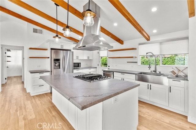 1329 N Maple St - Photo 5 of 8