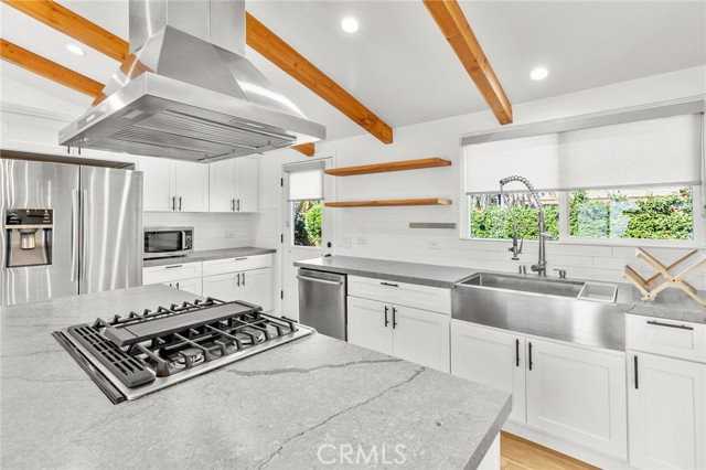 1329 N Maple St - Photo 6 of 8