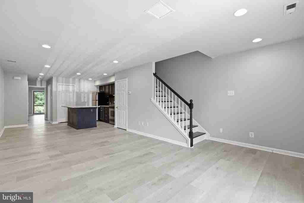 27-B Darien - Photo 2 of 45