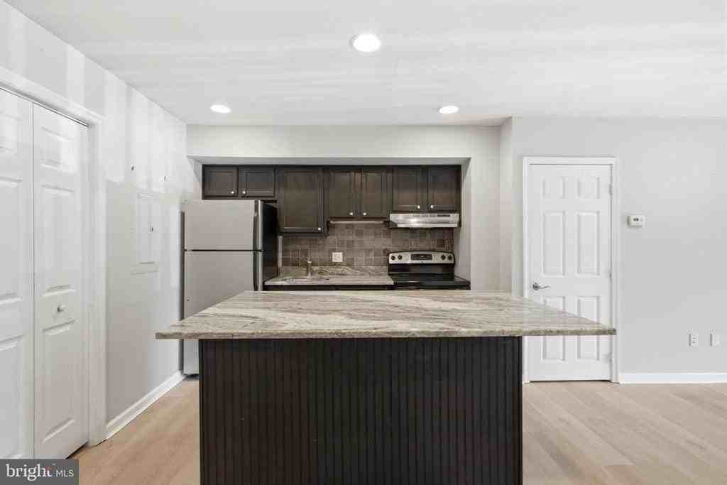 27-B Darien - Photo 4 of 45