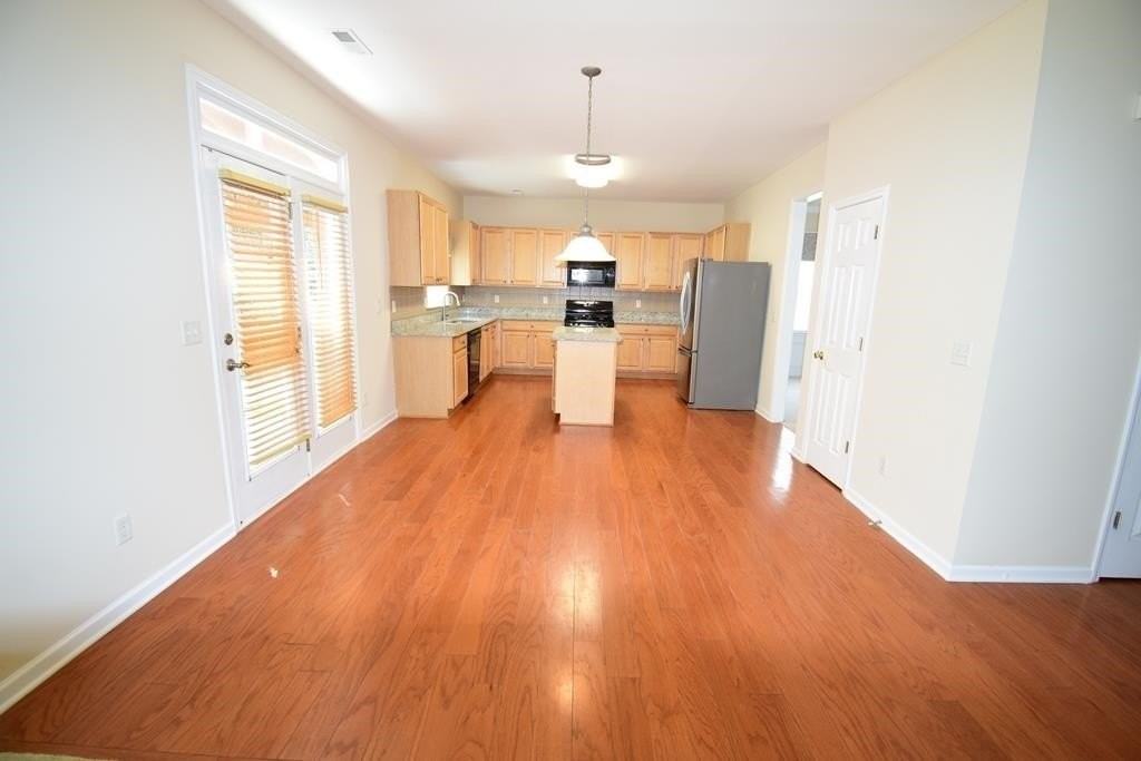 111 Carlisle St - Photo 3 of 31
