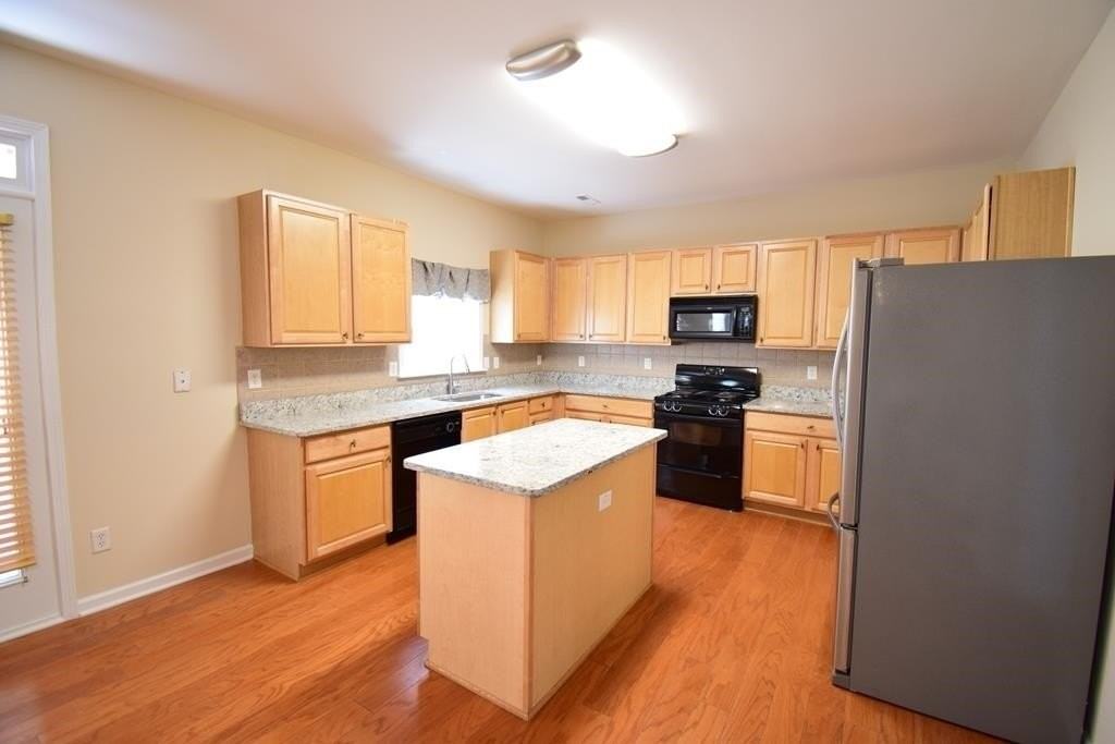 111 Carlisle St - Photo 4 of 31