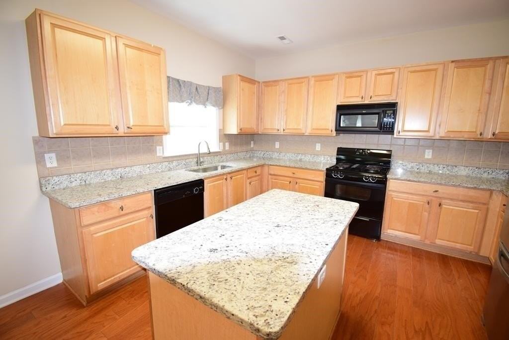 111 Carlisle St - Photo 5 of 31